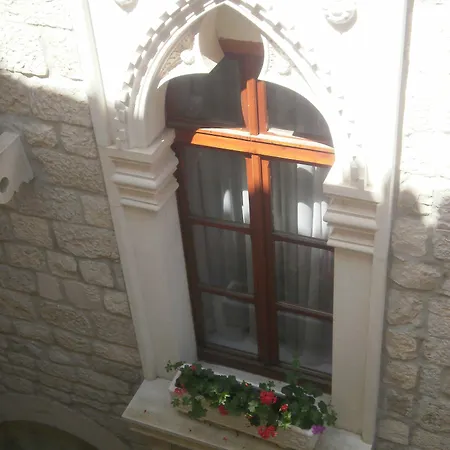 Palace Stafileo * טרוגיר