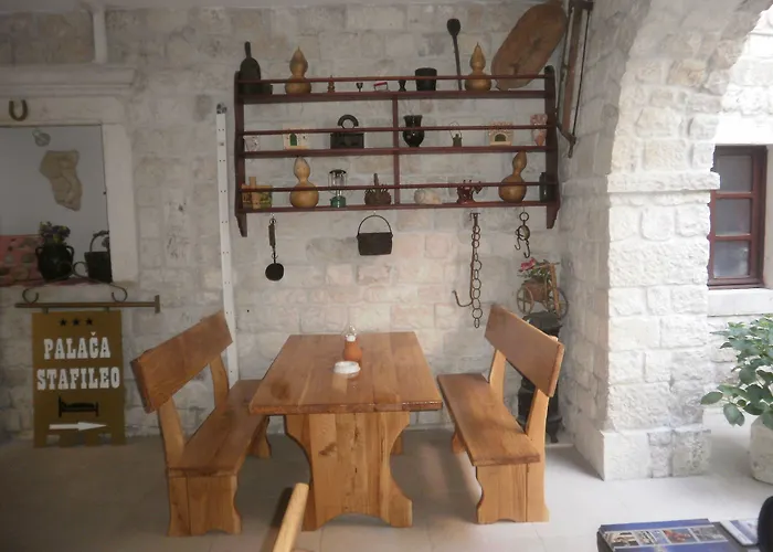 Palace Stafileo 公寓 特罗吉尔