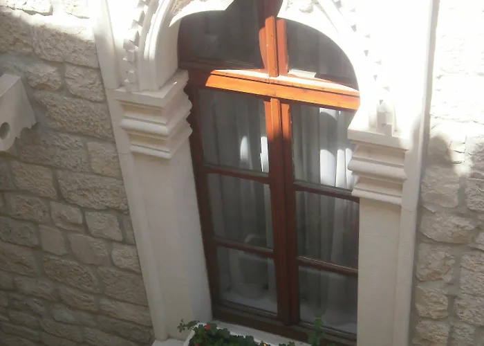 Palace Stafileo * 特罗吉尔