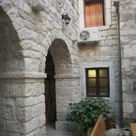 Palace Stafileo Daire Trogir