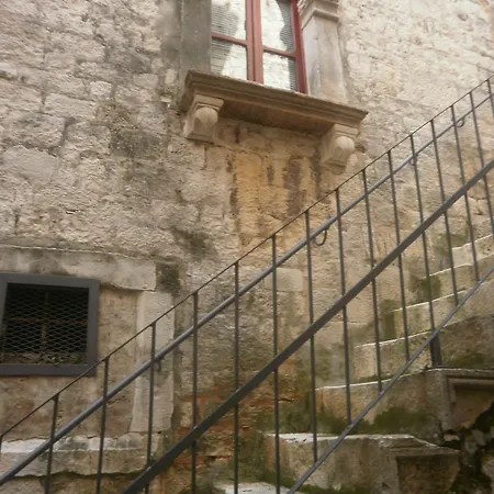 Palace Stafileo Daire Trogir