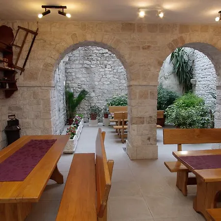 Daire Palace Stafileo Trogir